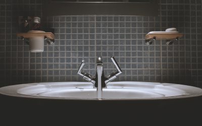 Tanie alternatywy dla płytek w łazience. 4 pomysły dla oszczędnych