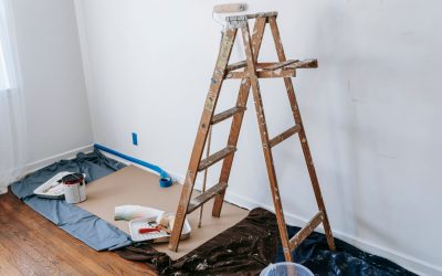 Drabina i zestaw narzędzi – co warto mieć pod ręką w domu?